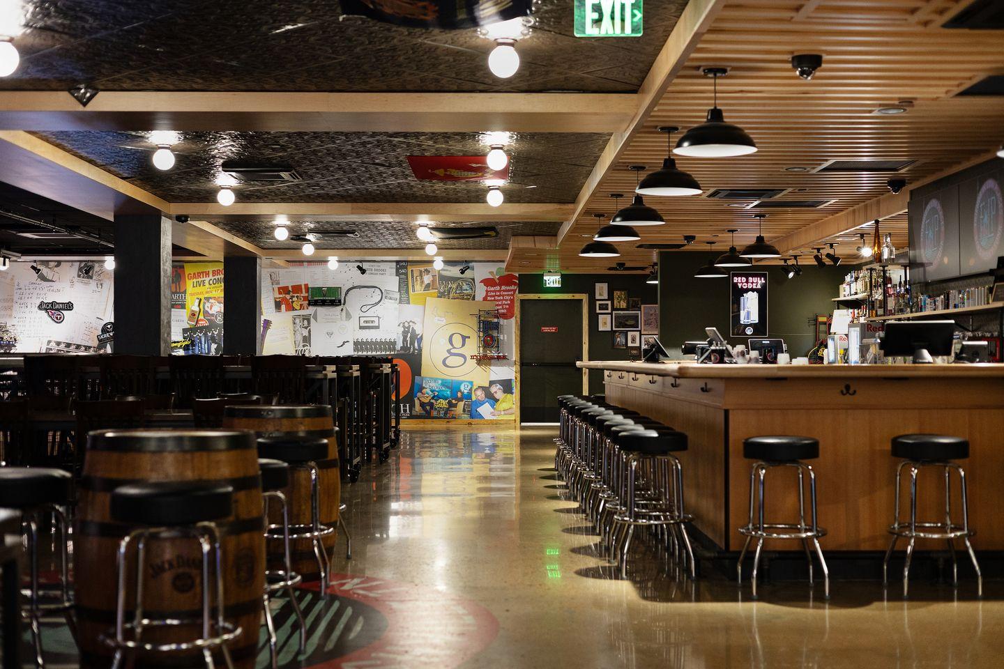 Honky Tonk - 2nd Floor - Photo 3