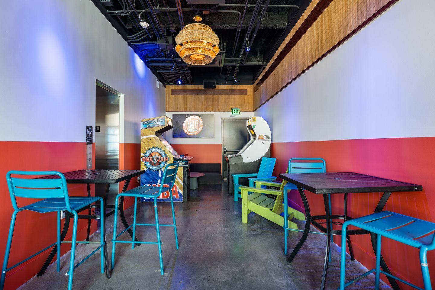 The Oasis - Semi Private Areas - Photo 3