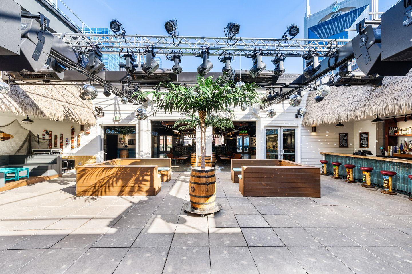 The Oasis - Tiki Bar - Photo 4